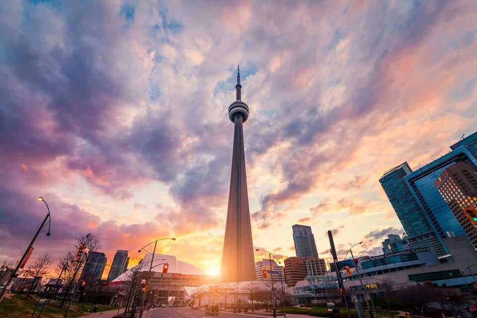 Toronto CN Tower - golden hour picture